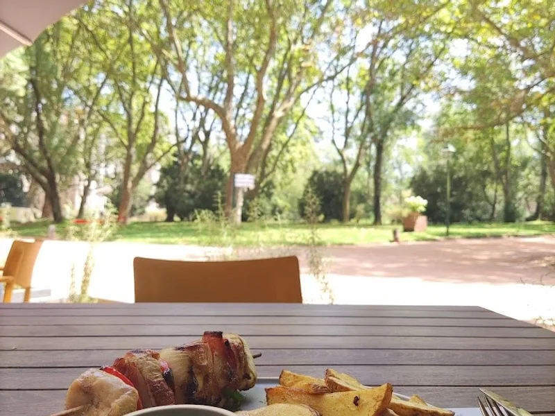 CAIS DO PARQUE . Garden Restaurant - Bar . Caldas da Rainha