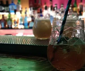 bares para beber cocktails no Lagos Faro