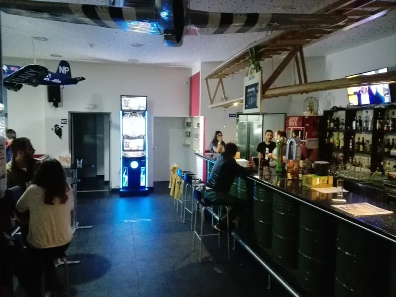 Porta aviões bar