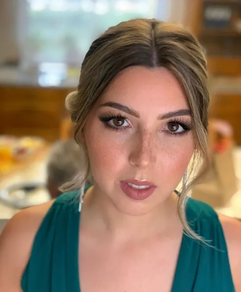 Mariana Mendes Makeup Artist
