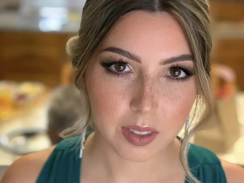 Mariana Mendes Makeup Artist