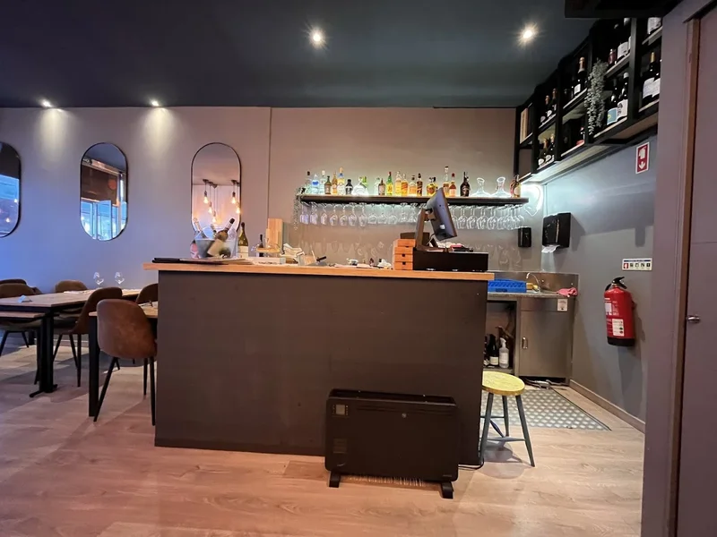 Casta Wine Bar & Restaurant