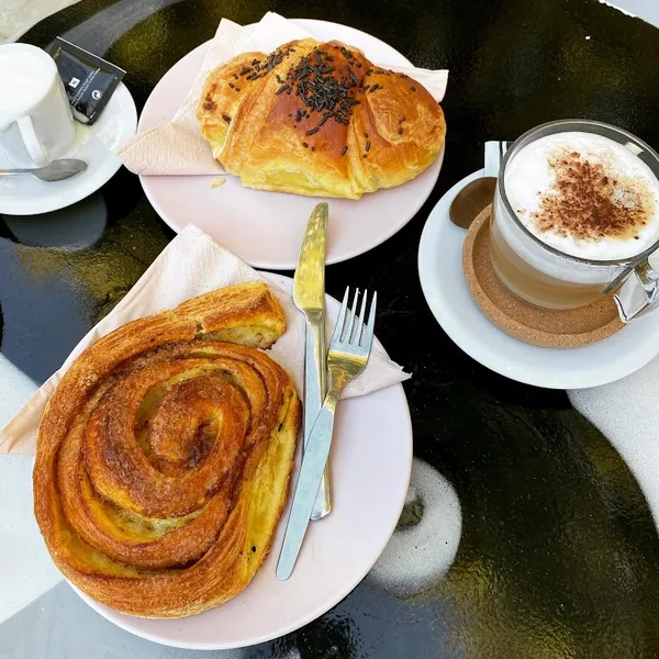 8100 Café
