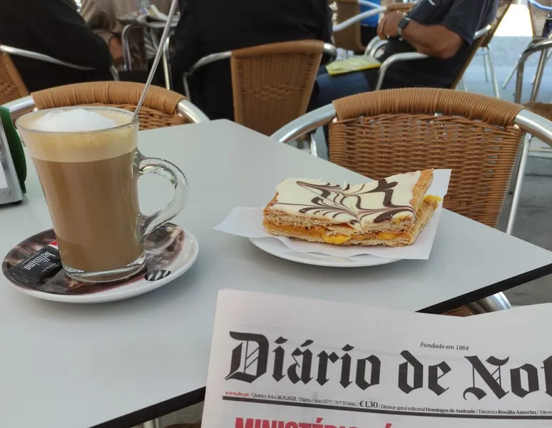 Café Pastelaria Lá na Praça