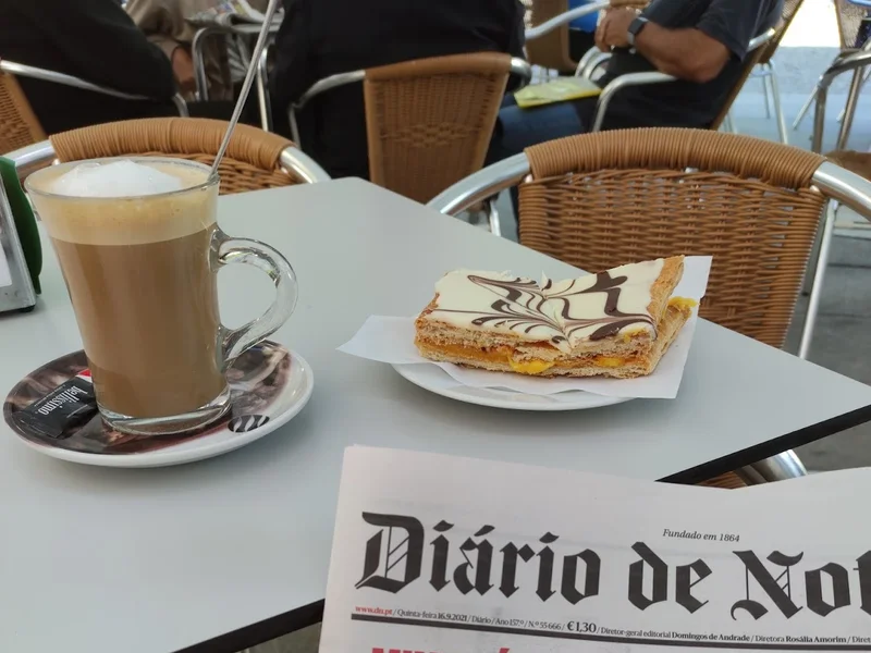 Café Pastelaria Lá na Praça