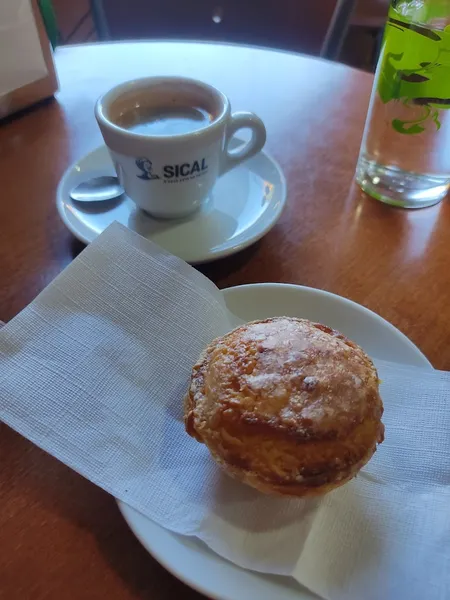 Padaria & Pastelaria - A Floresta