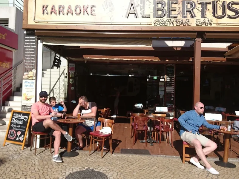 Albertus Bar