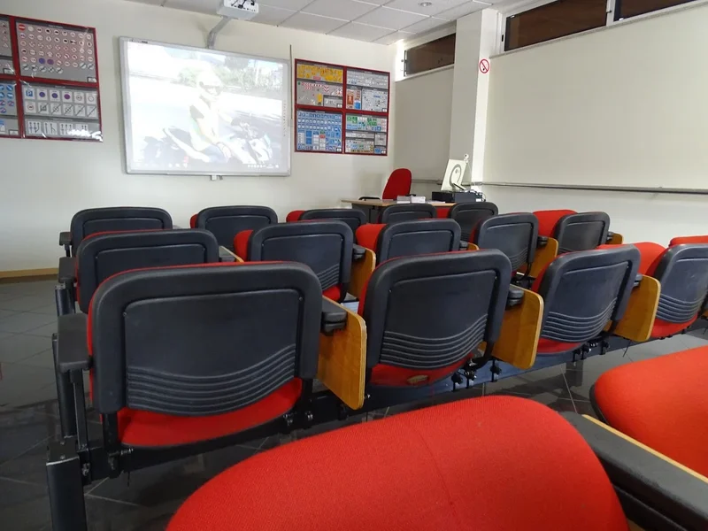 Escola de Condução de Tadim