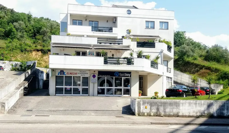 Elmecar - Comércio De Peças E Acessórios Para Automóveis, Lda.