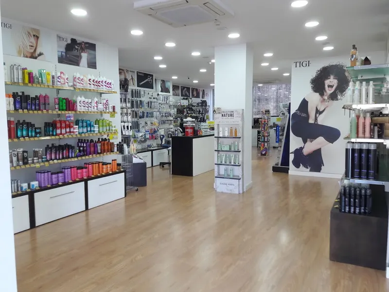 THE HAIR SHOP