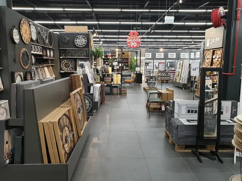 hôma Coimbra: Decoração, Mobiliário, Cozinha, Arrumação