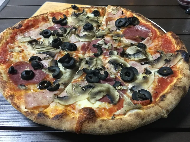 Pizza alla Napoli