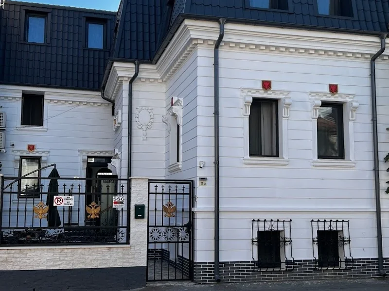Chic Boutique House
