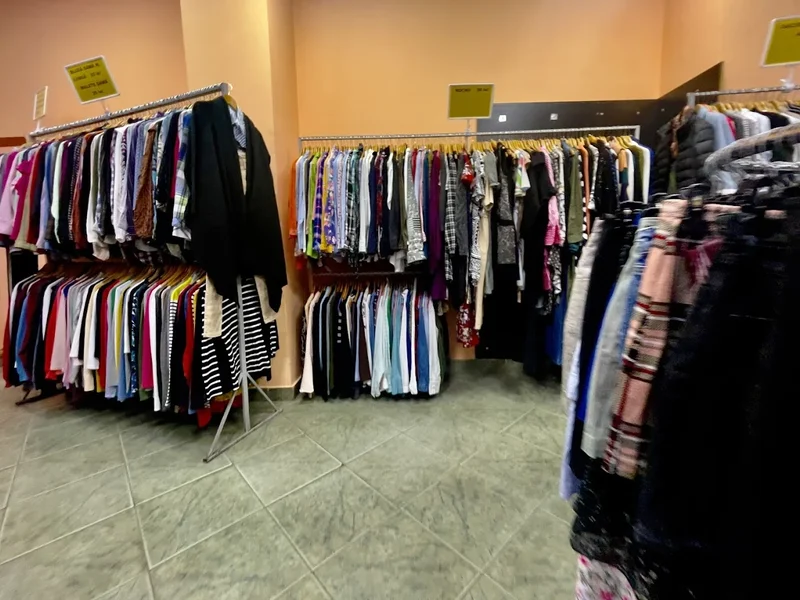 West Store - Second Hand - Haine De Firma Si Branduri Consacrate