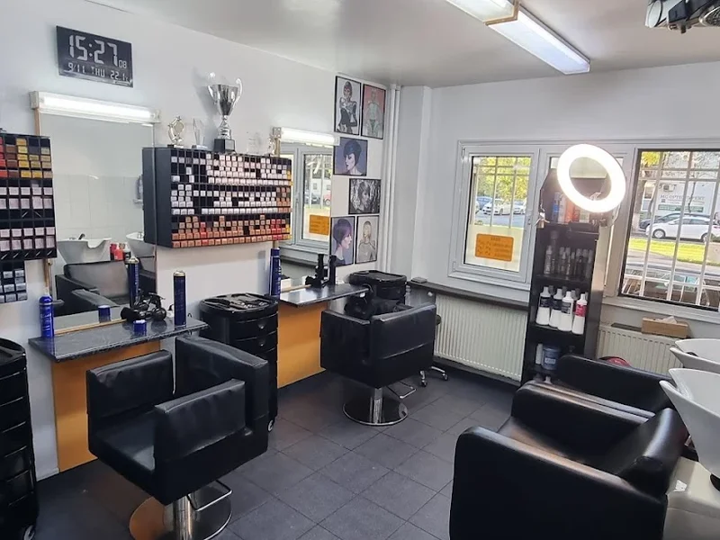 IULIA SALON S.R.L.