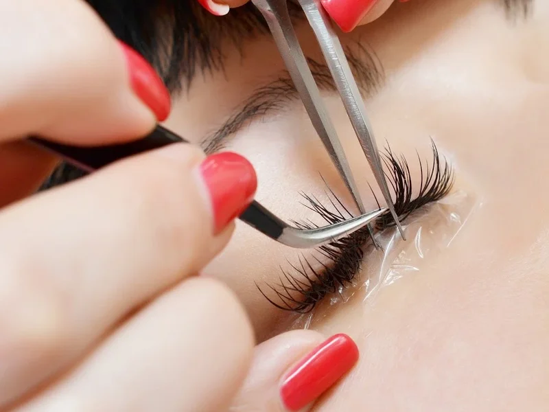 Yo Salon Salon Infrumusetare, Militari