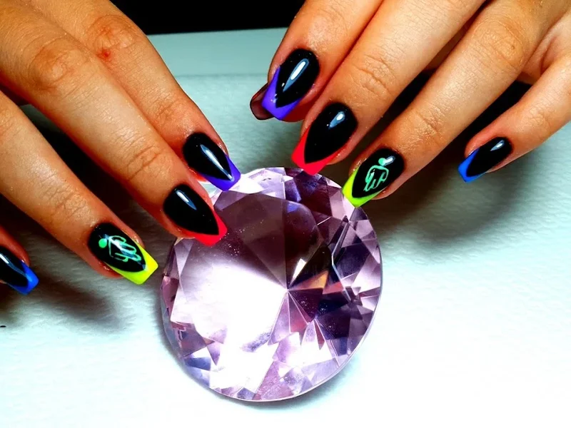 Cristian & Michelle Still Salon, Militari