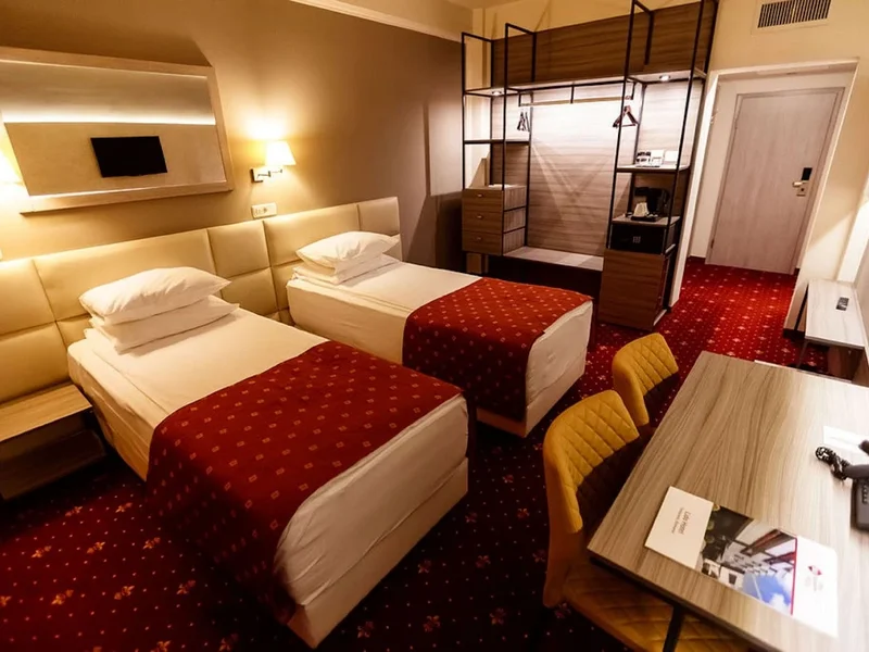 Best Western Plus Lido Hotel