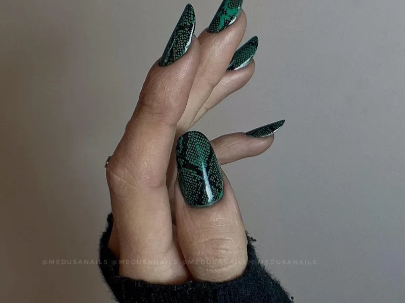 Medusa Nails