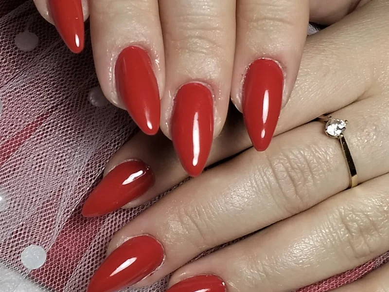 Unghii cu gel, acril sau semipermanenta