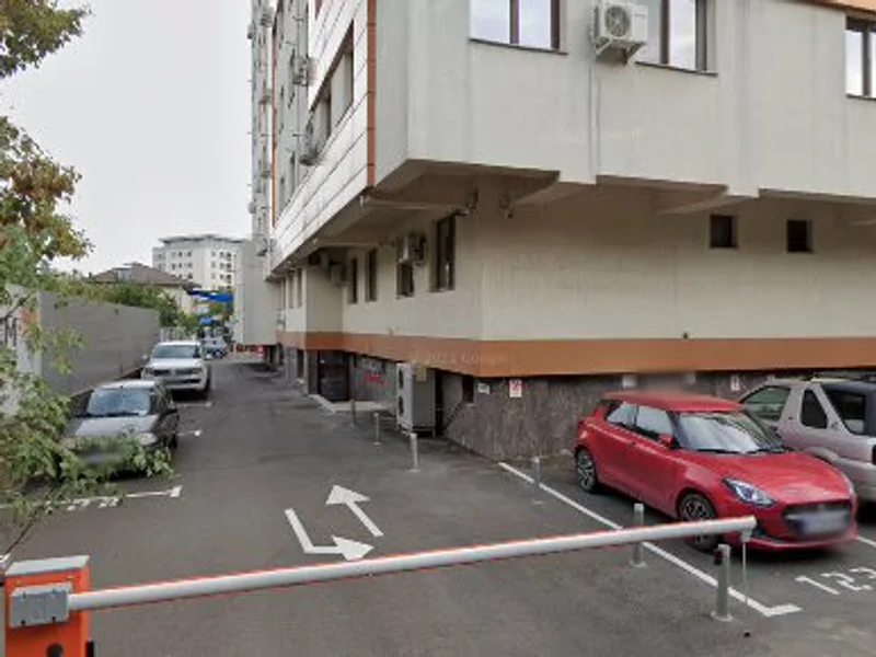 Ramona Nailtech - Unghii cu gel și oja semi