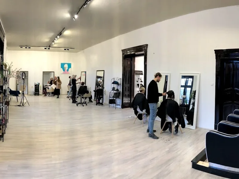 No.7 cut & colour salon