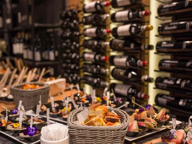 Sara Gourmet Bistro & Băcănie