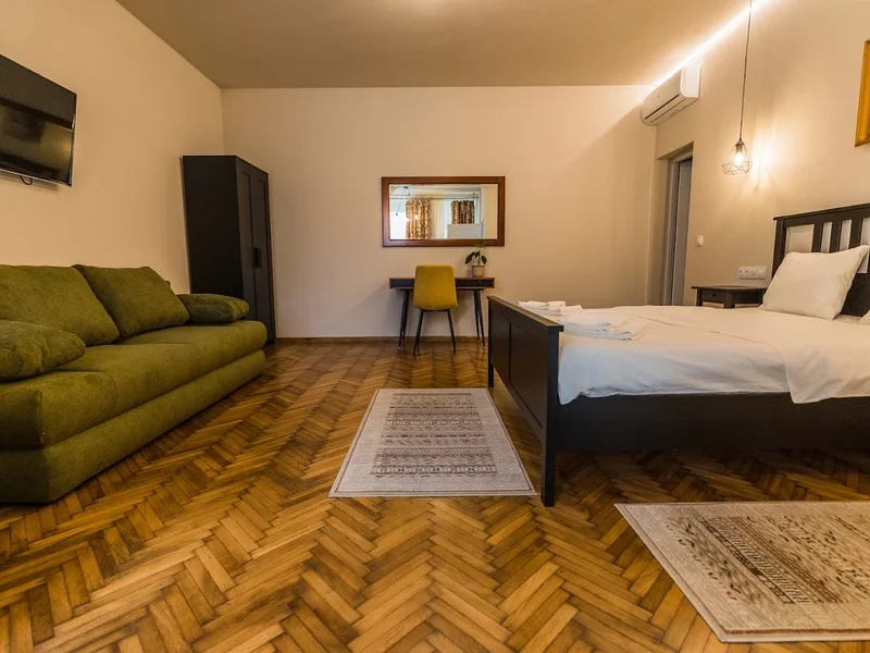 Theater Guesthouse with Parking