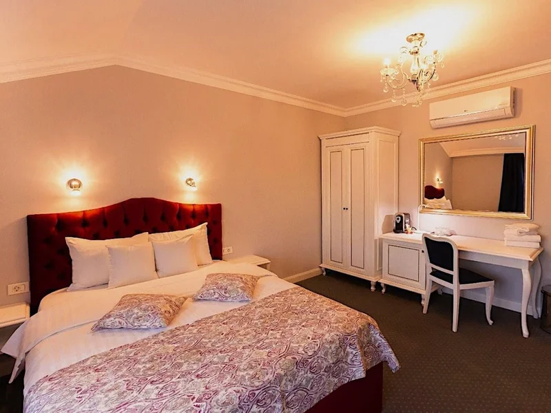 4Cardinal's Hotel Boutique