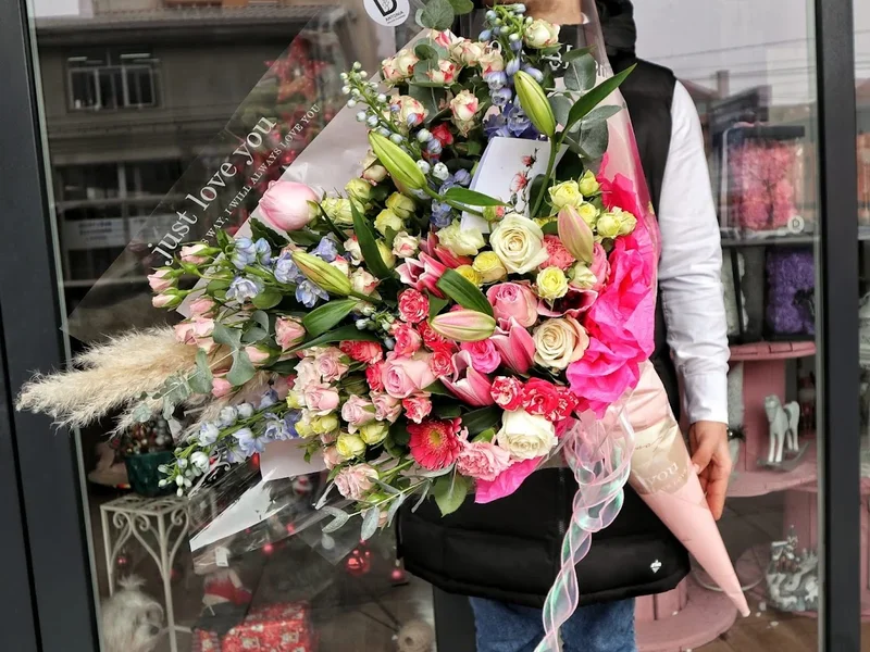 Antonia Deluxe Flowers