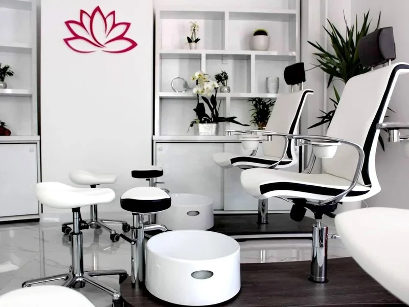 Beauty Center by Cristina Vlad