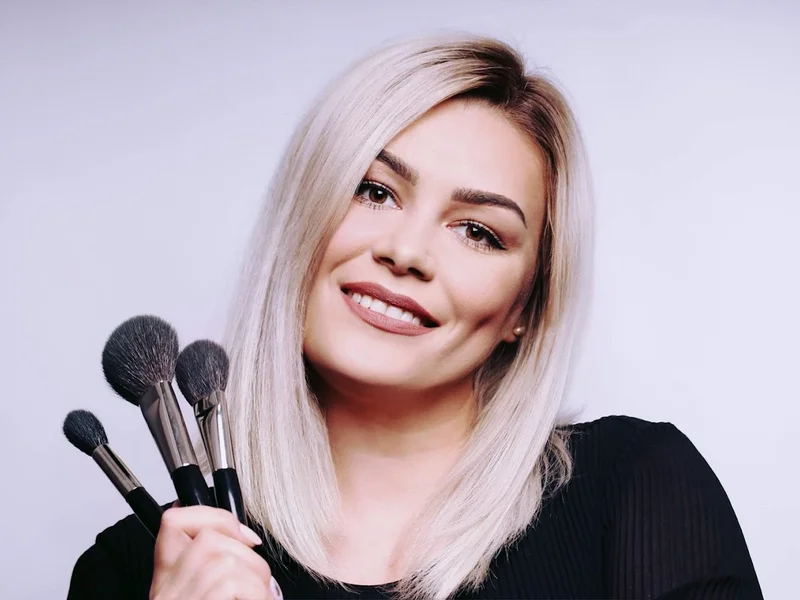 Adriana Sime Makeup Artist/Lash extensions