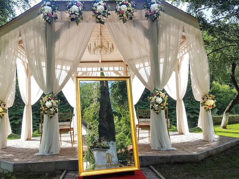 Oglinda Magica Brasov - Cabina foto & 360 video booth