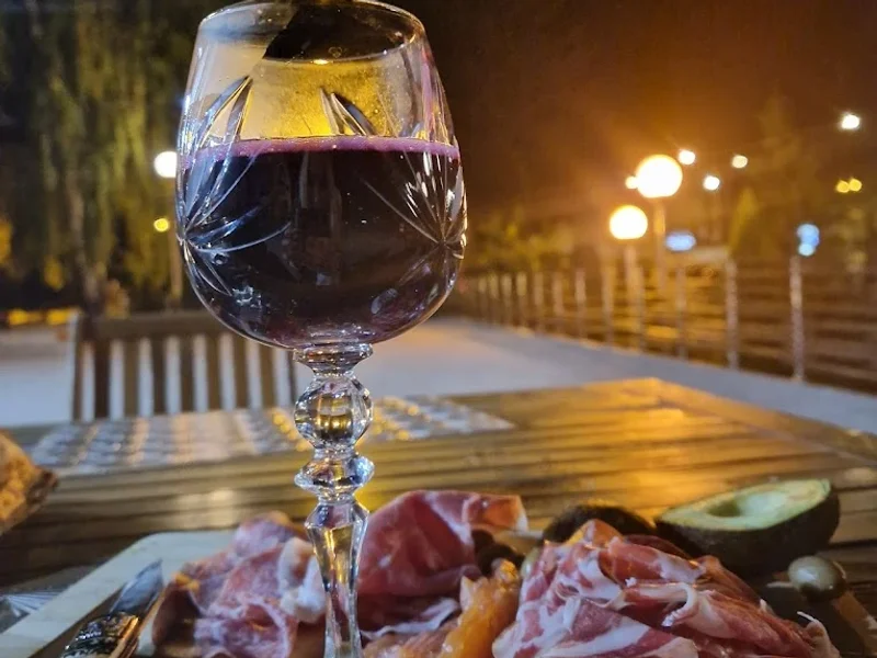 Vila pinul si mesteacanul