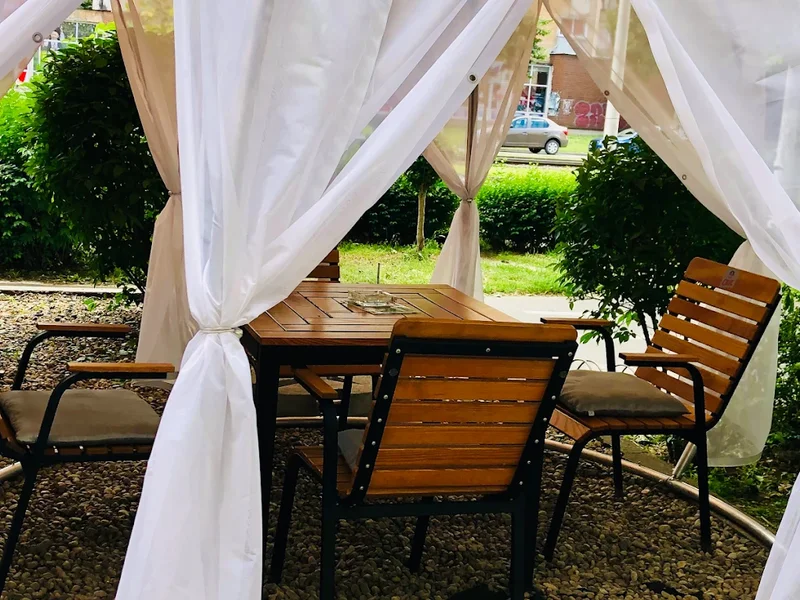 Dom Caffe Family & Friends