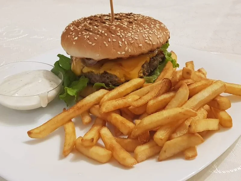 Decebal Restaurant & Bar