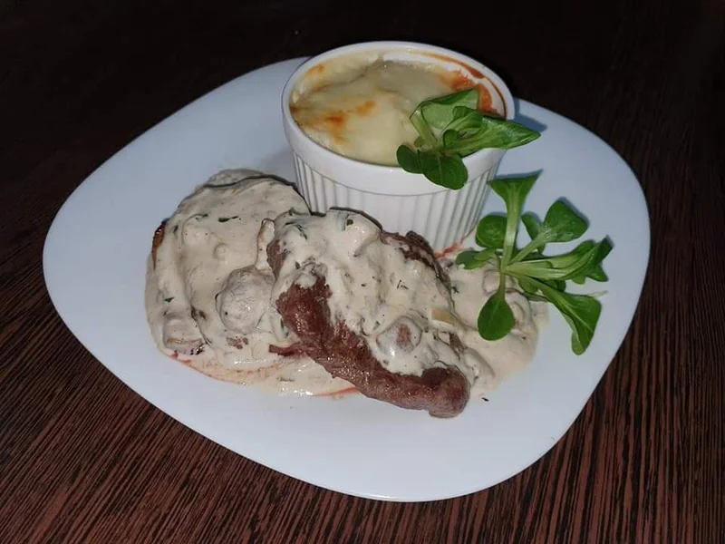 Decebal Restaurant & Bar