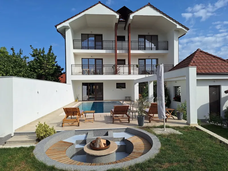 TREND - Cazare, gradina, piscina