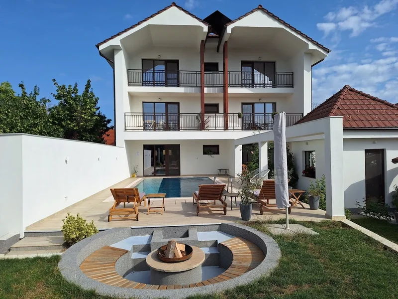 TREND - Cazare, gradina, piscina