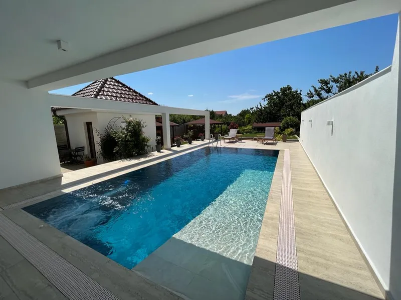 TREND - Cazare, gradina, piscina