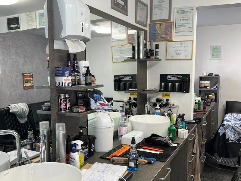 La Frizeria ( By Lupu Petre)