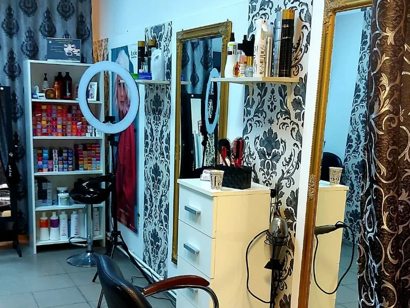 Iris Salon de Infrumusetare Pitesti. Coafor Pitesti. Extensii Gene, Make Up Pitesti
