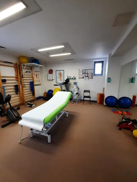 Fizioterapie( proceduri electrice).Kinetoterapie. Muntenia Hospital Pitesti. Masaj Terapeutic. Drenaj limfatic Manual( Managementul limfedemului).Kinesio Taping. Terapie Trigger Points. Fasciq. Terapii manuale