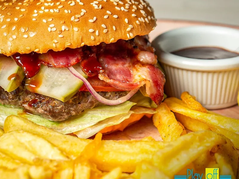 Play Off Lounge & Bar