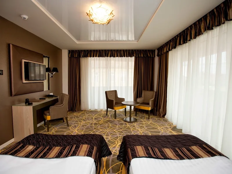 Exclusive Hotel & More