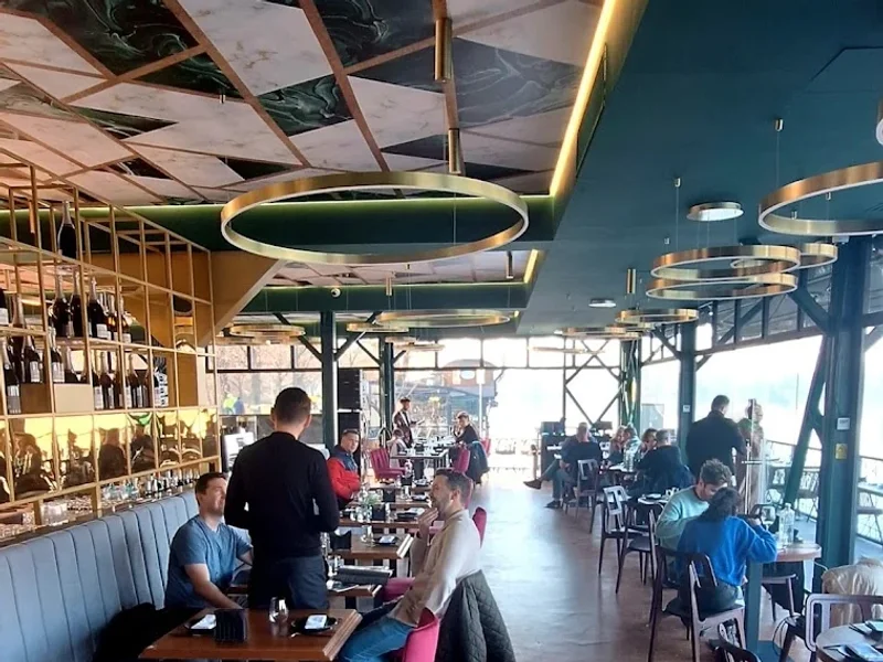 Pescobar Sushi & More