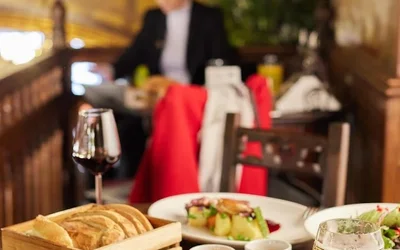 Liste 20 restaurante cu muzica live din București