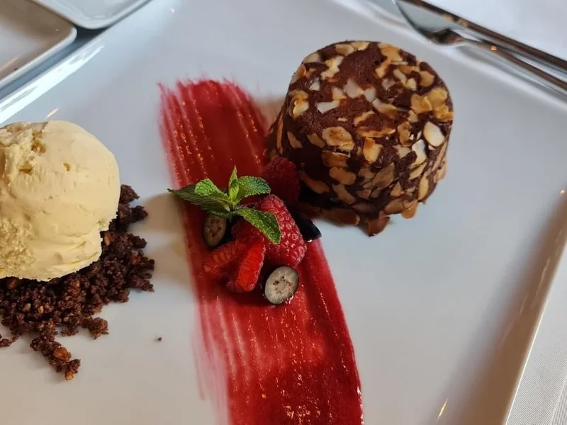 Restaurant & Rooftop Bar Savart