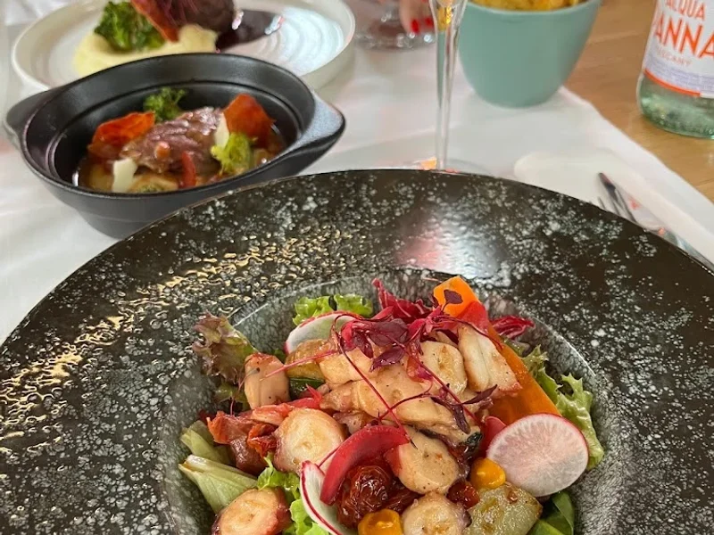 Restaurant & Rooftop Bar Savart