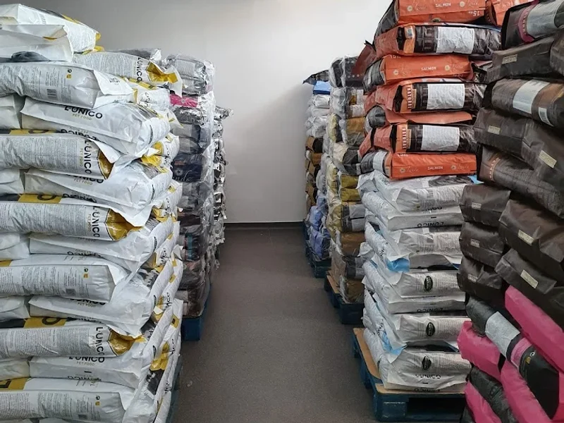 LENDA Pet Food Distribution